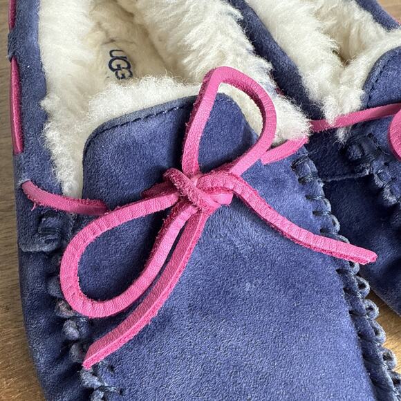 Ugg Dakota Slippers Size 5 Womens Blue Suede Pink Laces Wool Lining Rubber Soles - Picture 11 of 13